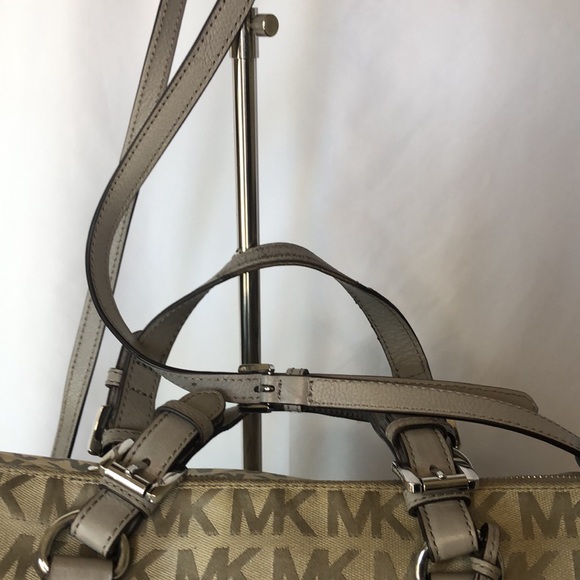 MICHAEL KORS Signature light gray Grayson Satchel handbag. - Picture 3 of 16